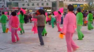 DAQING (CHINA) LIFE: Fan Dance at Wanbao Corner