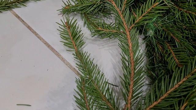 Новогодний рождественский венок из веток елки на дверь, своими руками лайфхак смотреть онлайн