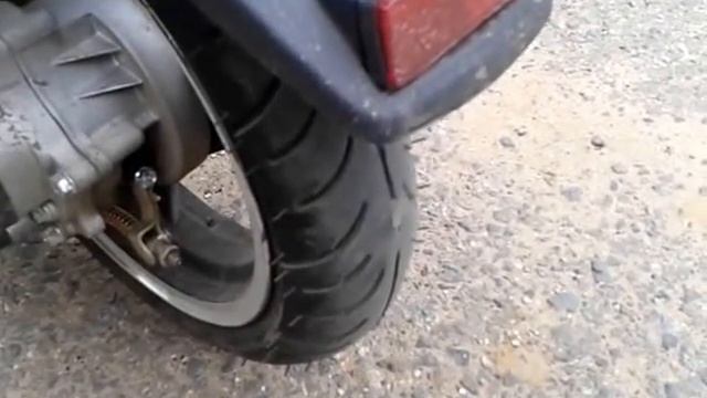 Второй небольшой обзор скутера Honling Pharaon 50 new 12" 2012 .mp4 смотреть онлайн
