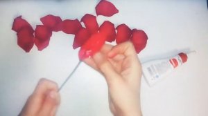 Пышная роза из гофрированной бумаги.