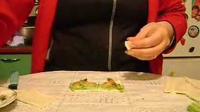 Video Ricetta: Fagottini di Sfoglia con Fiori di Zucca, Salame e Provola- Cucinando per Caso смотреть онлайн