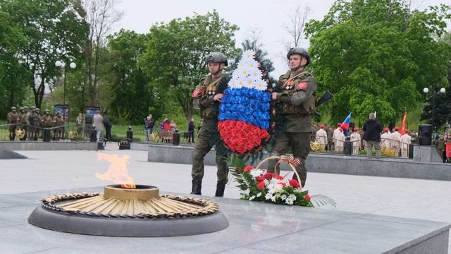 День победы прошло мероприятие. Город Свердловск ЛНР мемориал скорби информация. Повар с 9 мая.