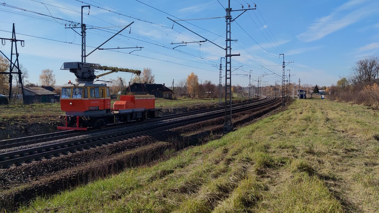 Мотовоз погрузочно-транспортный МПТ4-1214 следует резервом. смотреть онлайн