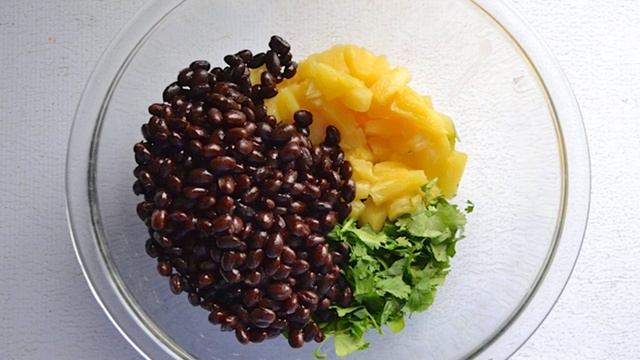 Салат с ананасом. Очень вкусные рецепты с фото
