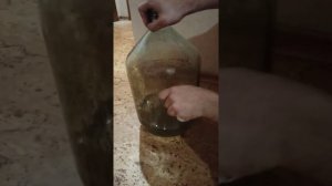 Моем бутыль 20 литров с узким горлом, с помощью магнита. Супер способ
