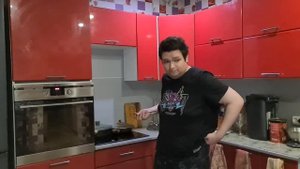 Варю готовлю суп с лапшой и тушёнкой! Приготовленте Вермишелевого супа с мясом! Руслан Гительман!