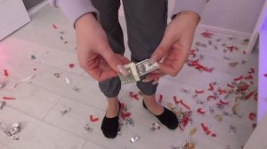 Купил БОЛЬШИЕ ДЕНЕЖНЫЕ ХЛОПУШКИ! / чуть не ТРАВМИРОВАЛАСЬ!  / Сколько ДЕНЕГ ВНУТРИ?