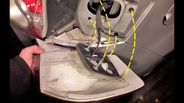 Замена ламп задних габаритов и стоп-сигналов на Форд Куга-1, 2008-2012 смотреть онлайн