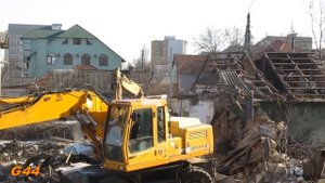 Снос частного сектора экскаваторами / Destroying of houses