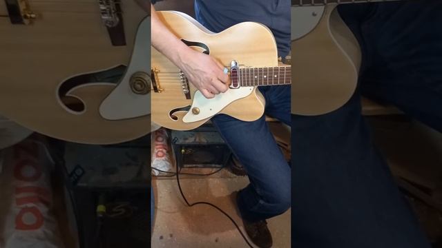 Звук арчтоп полуакустики работы Антона Хорина, звучок DeArmond Rythm Chief 1000, две лампы Fender. смотреть онлайн