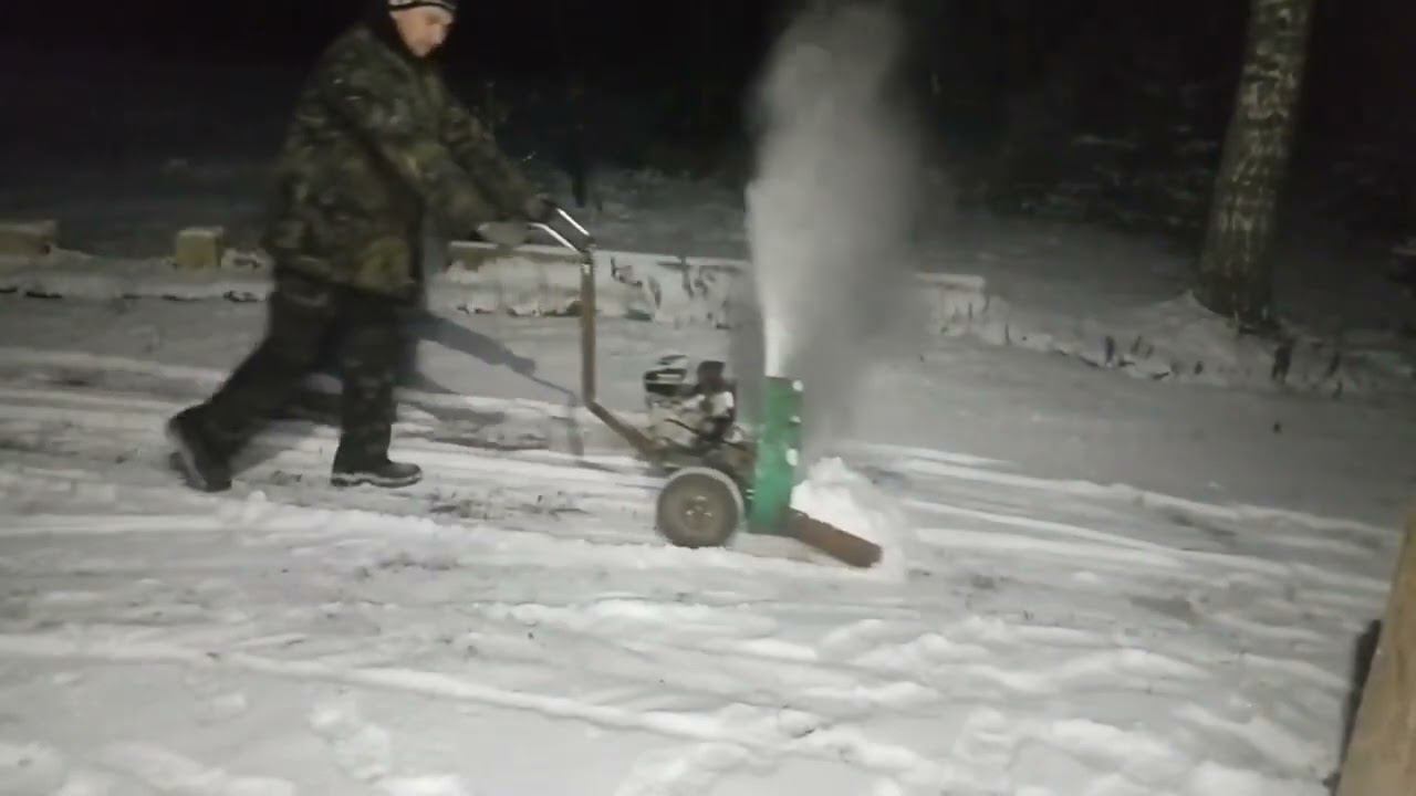 Первый тест самодельного роторного снегоуборщика смотреть онлайн