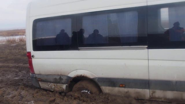 Гряземес. Бурлаки в степях Казахстана. Кто бежит за трактором!? Сцена №1 смотреть онлайн