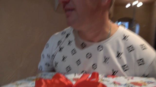 У Миланы ДЕНЬ РОЖДЕНИЯ! Милана получает подарки! Milana Like
