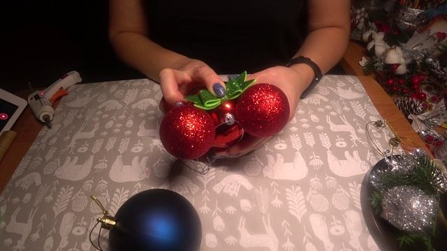 как легко и просто сделать оригинальную игрушку из елочных игрушек, новогодний Мики Маус