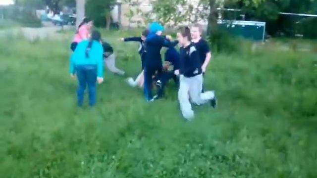 Дети Деруться