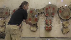 Как метают ножи крутые мастера