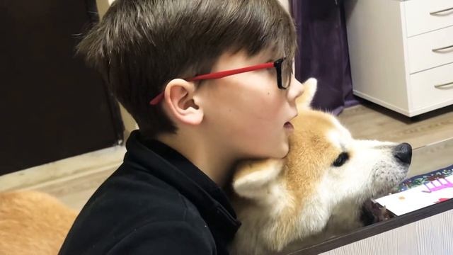 Акита Лэсли разговаривает смотреть онлайн