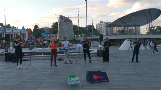 Moon Quintet. Moon Eclipse. Уличные музыканты. Скрипачки в парке Павелецкая Плаза . 2022