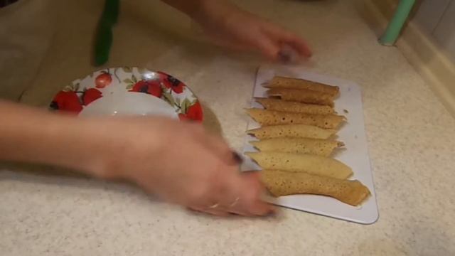 Жаренные шпроты в блинах! Вкусно, быстро, красиво!!! смотреть онлайн