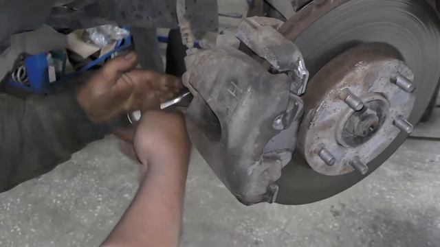 Мазда 3, замена тормозных колодок!!!