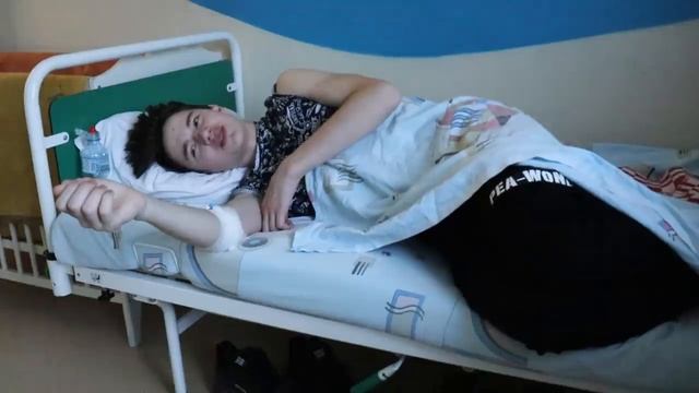 ВЫГНАЛИ С РЕБЁНКОМ ИЗ БОЛЬНИЦЫ !! ХОРОШО, ЧТО УСПЕЛИ В ДОВЕЗТИ В ДРУГУЮ... смотреть онлайн