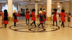 Казбек — Ансамбль кавказского танца.