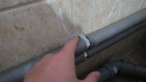 Монтаж труб водоснабжения и канализации в ванной своими руками || Ремонт в санузле