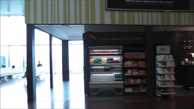 Departure Lounge at Milan's Bergamo Airport (Orio Al Serio) смотреть онлайн