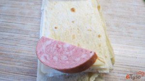 Треугольники из лаваша с колбасой и сыром