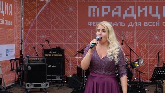 Ольга Терентьева исполняет романс Глинки "Я помню чудное мгновенье". Московская обл.,Захарово, 24.08