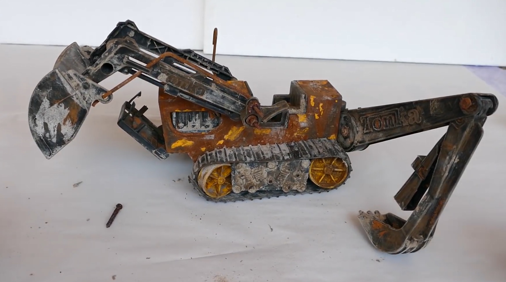 Реставрация модели гусеничного трактора Rusty Tonka \\ Крутые идеи, восстановление моделек!