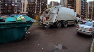 Как я зарабатываю лазая по мусоркам Питера ? Dumpster Diving RUSSIA #15