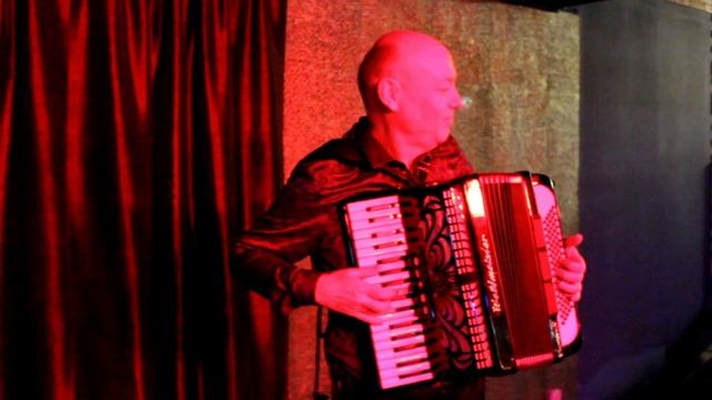 Аккордеонист Николай Донецкий - "Потолок ледяной" в клубе "Шансон". смотреть онлайн