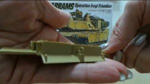 M1A2 ABRAMS.Аssembly model of the tank.Tamiya.Сборка и установка катков. Видео 3.