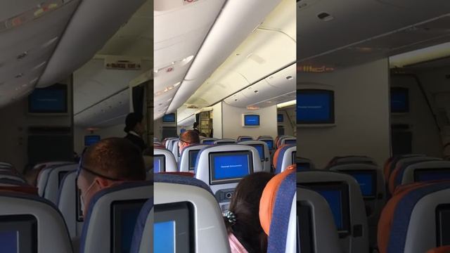 Приветствие КВС самолета Боинг 777-300ER авиакомпании Аэрофлот  Мале-Москва