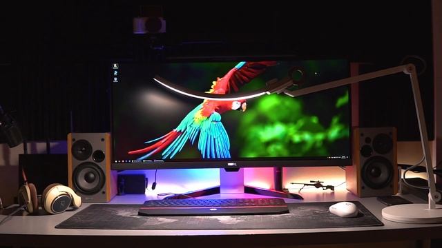 What Does a $200 LED Lamp Get You? | BenQ e-Reader Lamp Review смотреть онлайн