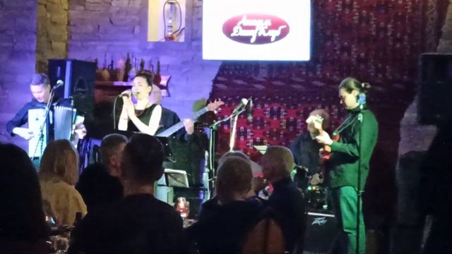 ДОЛГО БУДЕТ КАРЕЛИЯ СНИТЬСЯ... Ретро-группа "Мамина Пластинка". смотреть онлайн