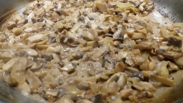 ПОМИДОРКИ ФАРШИРОВАННЫЕ ШАМПИНЬОНАМИ И САЛАТ ЧИППОЛИНО смотреть онлайн