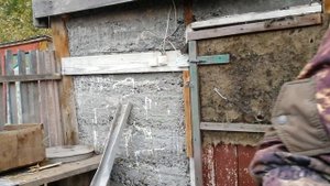 Так себе электрик. Устанавливаю обогреватель в курятник.