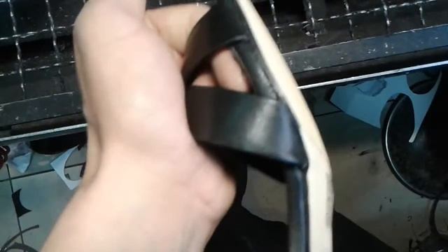 Подкрашивание торца подошвы.Ремонт обуви. смотреть онлайн