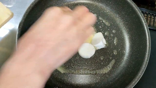 見た目は帆立、味も、ほぼ帆立『帆立貝柱のバター醤油風・エリンギ炒め』一度は騙されて欲しいの♡食べれば分かるから… смотреть онлайн