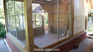 Вольер для двух попугаев на улице. Размер 3,05 х 3 х 4,5 м.