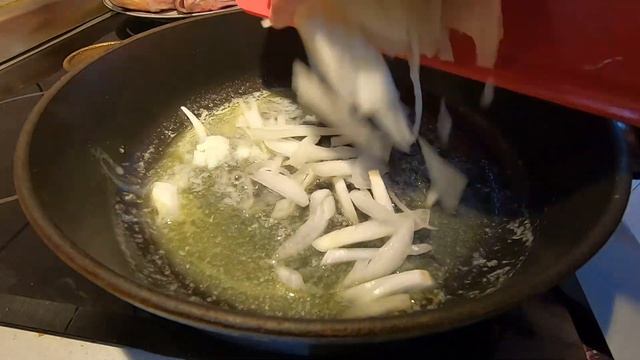 Жареный карась в сметане без костей, это просто и очень вкусно!