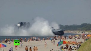 На популярный калининградский пляж въехал десантный корабль