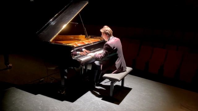 J. Brahms - Waltz in A-Flat Major, Op. 39 No. 15 - Greg Niemczuk live in Operahuset Nordfjord. смотреть онлайн