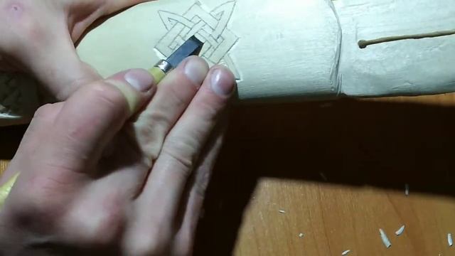 Плетёнка на топорище. Резьба по дереву.