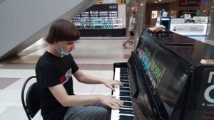 Пианист в торговом центре играет джаз на пианино!