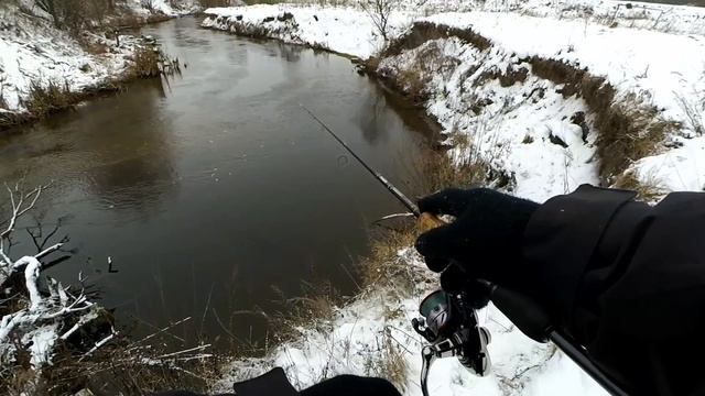 Зимний спиннинг 2017. Рыбалка из под одной коряги. Микроджиг