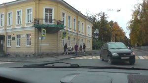 Как производить повороты и развороты на перекрестках.