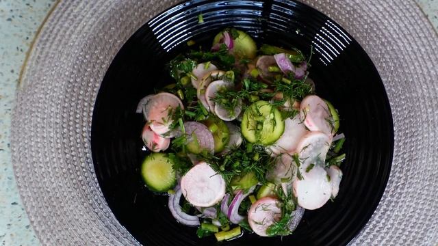 Вы уже мариновали редиску? * Маринованная редиска * Салат из редиски и огурцов